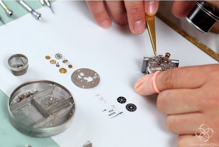 装配表针是钟表师傅重要的基本功