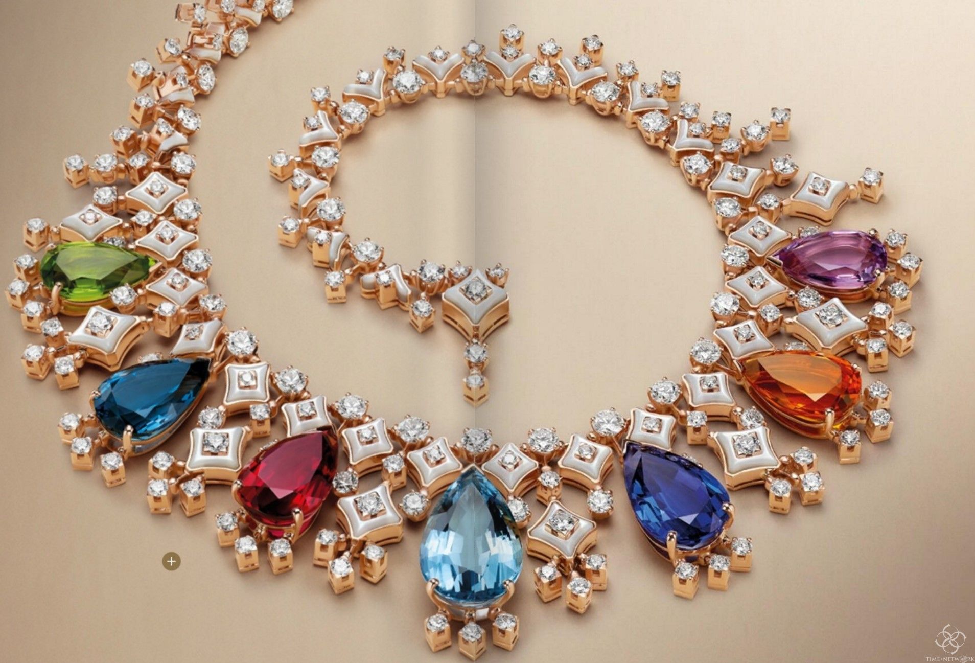 N°5臻品珠宝系列 55.55 项链，5 号香水的至臻礼赞