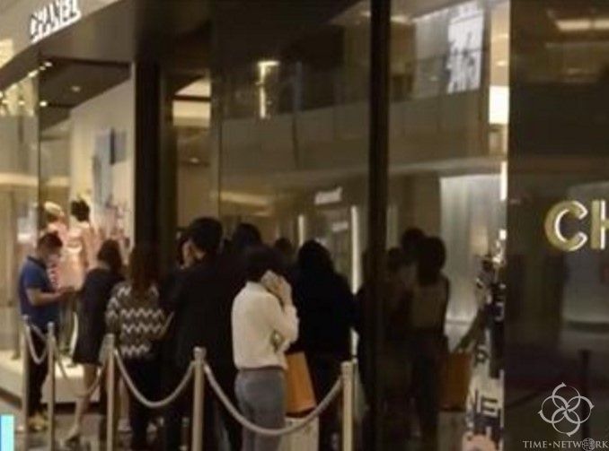 为何大牌包包越涨价，购买的人越多？