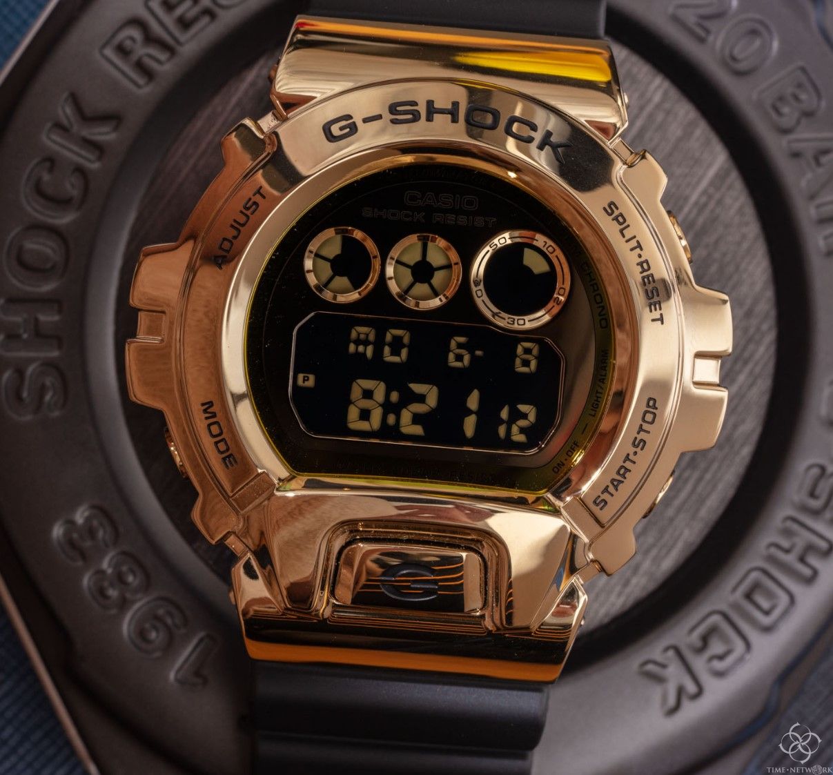 Gshock推出全金属版本电子表