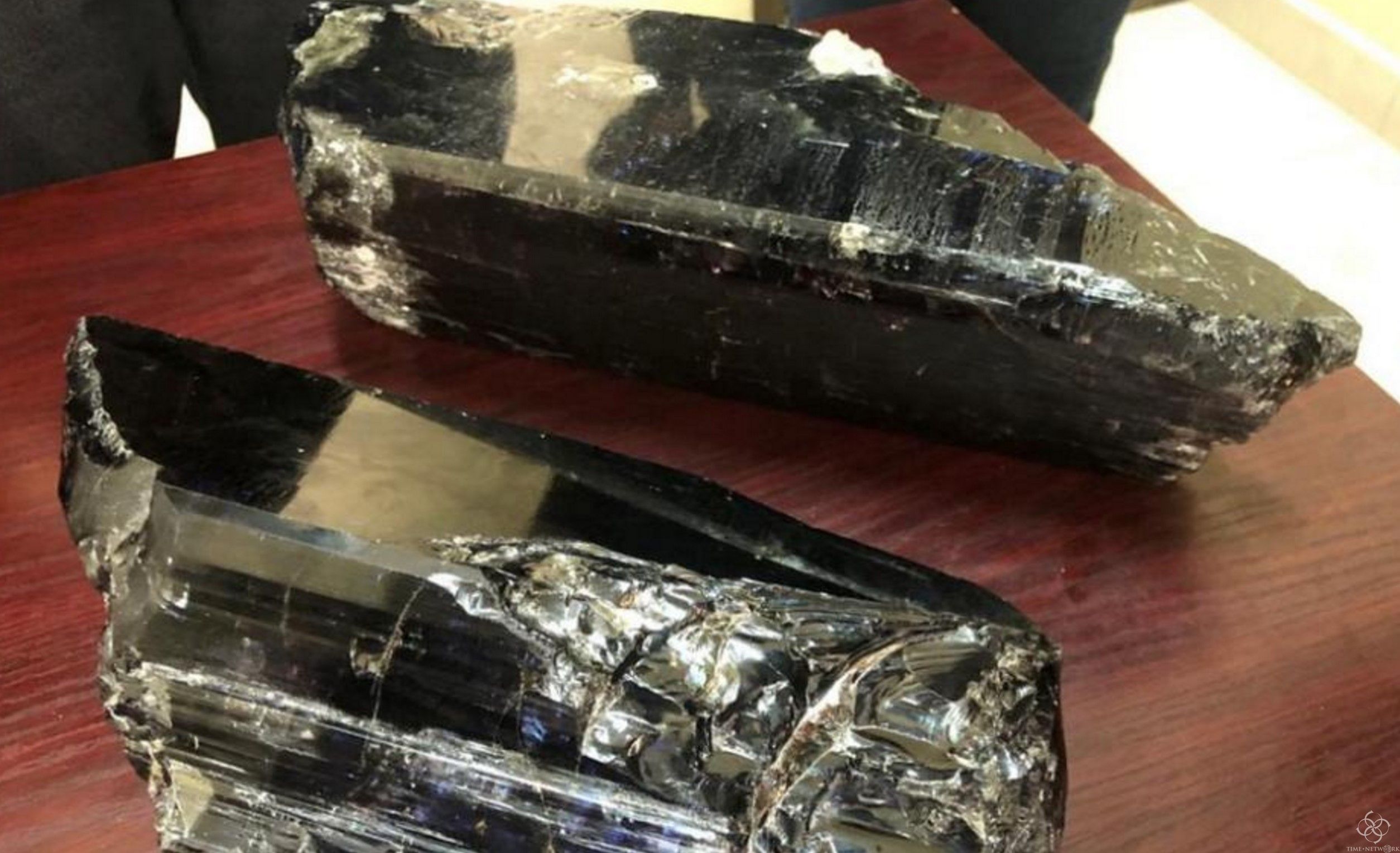 迄今为止最大的坦桑石被发现！