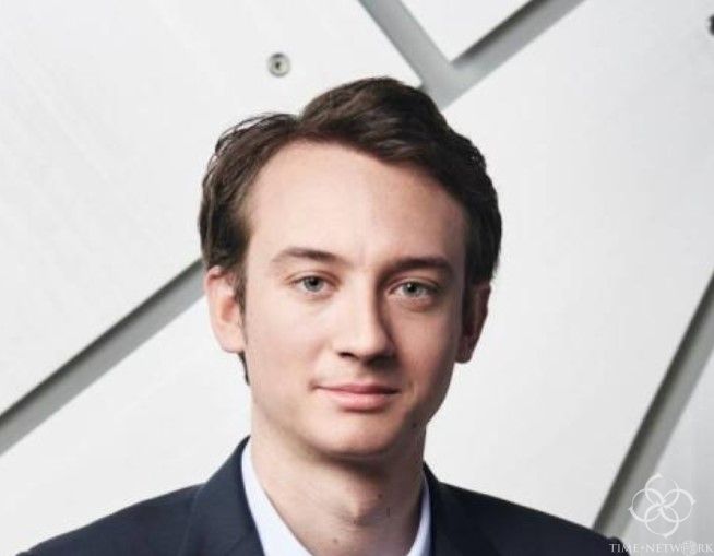 年轻的豪雅CEO原来还是人工智能方面的专家！