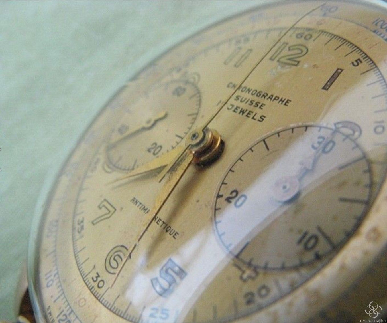 古董表表盘发黄千万别处理！