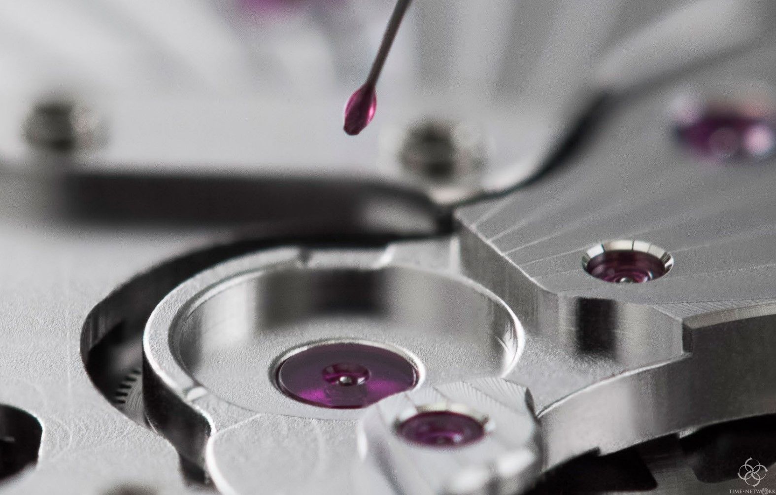 顶级腕表润滑油的重要性