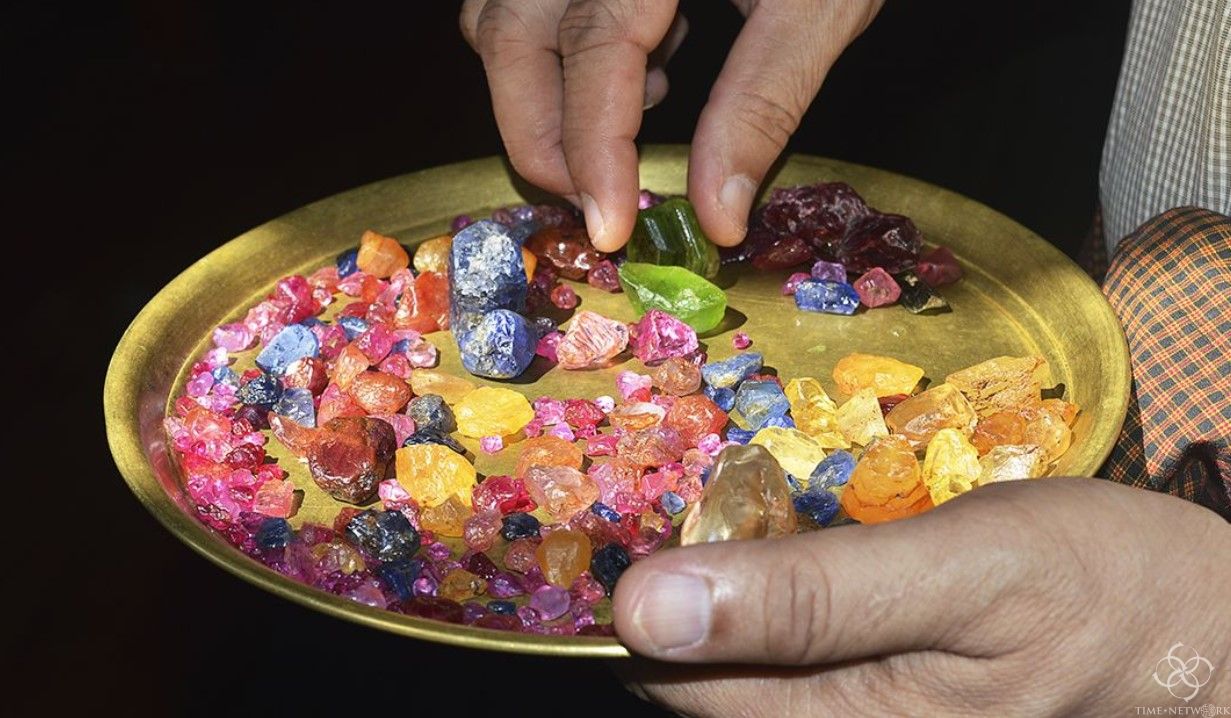 ​购买顶级珠宝的原石一定需要了解的细节！