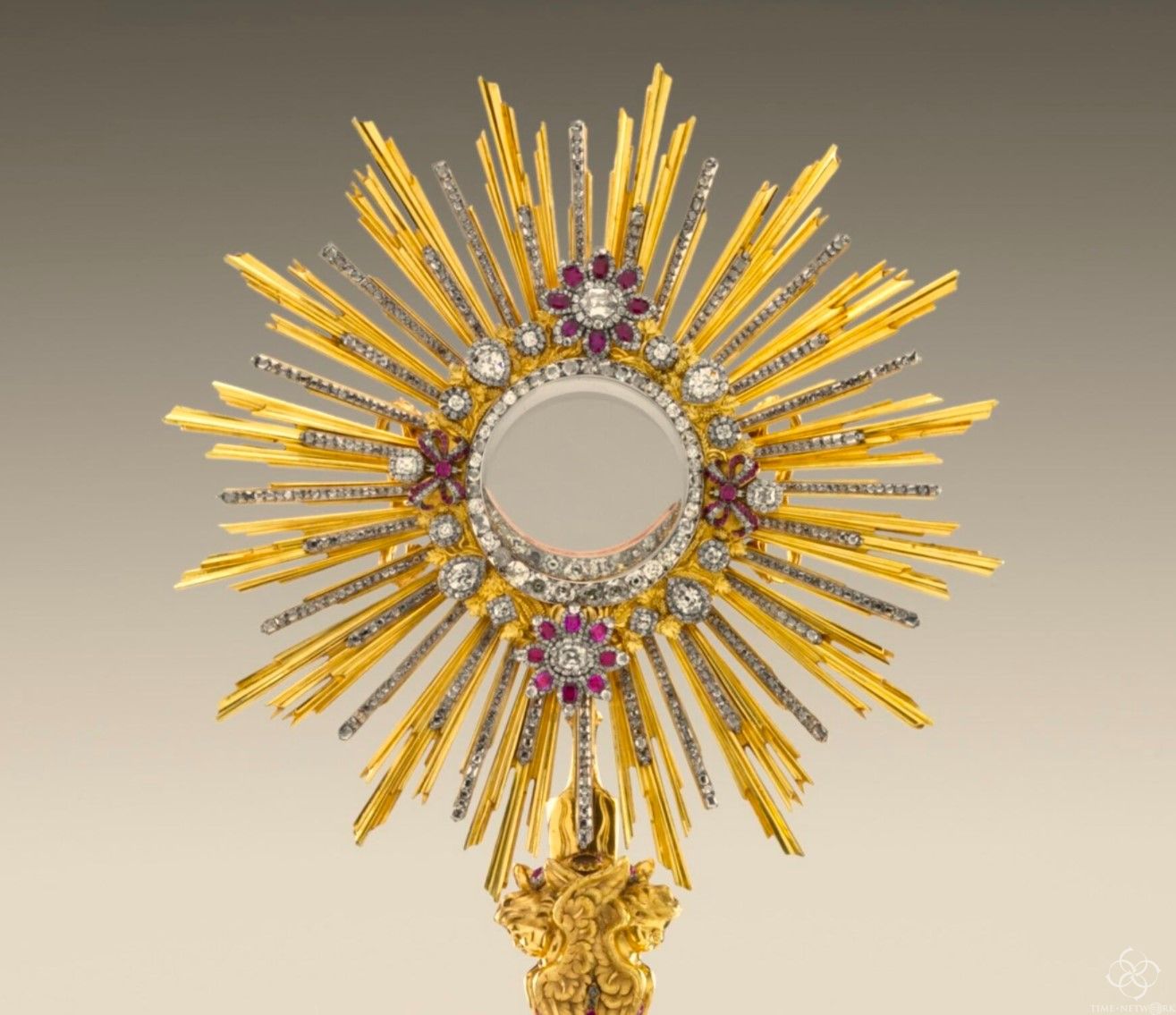 ​建筑师设计的顶级珠宝展示台，真的是价值连城！