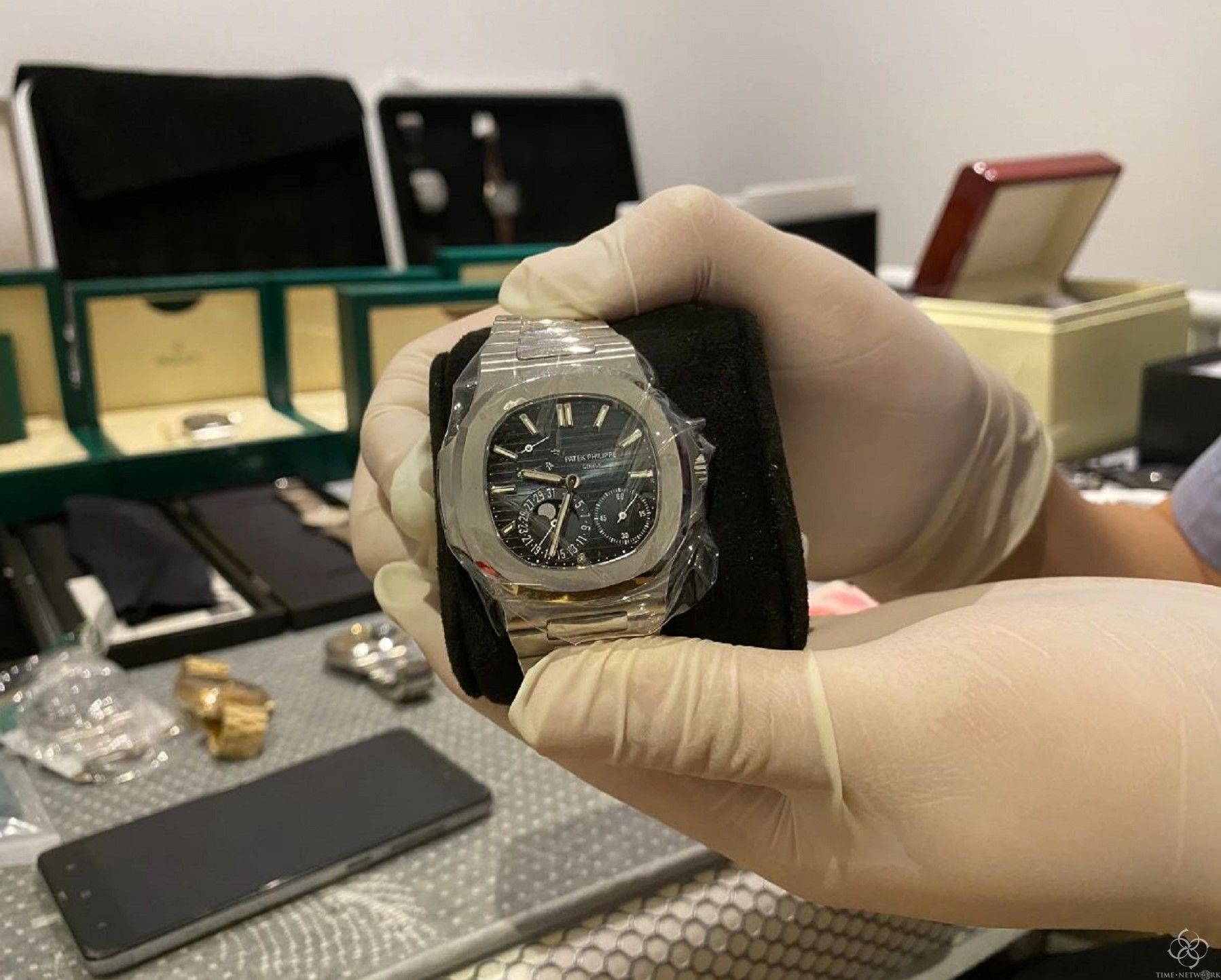 厦门海关查获超亿元手表走私大案