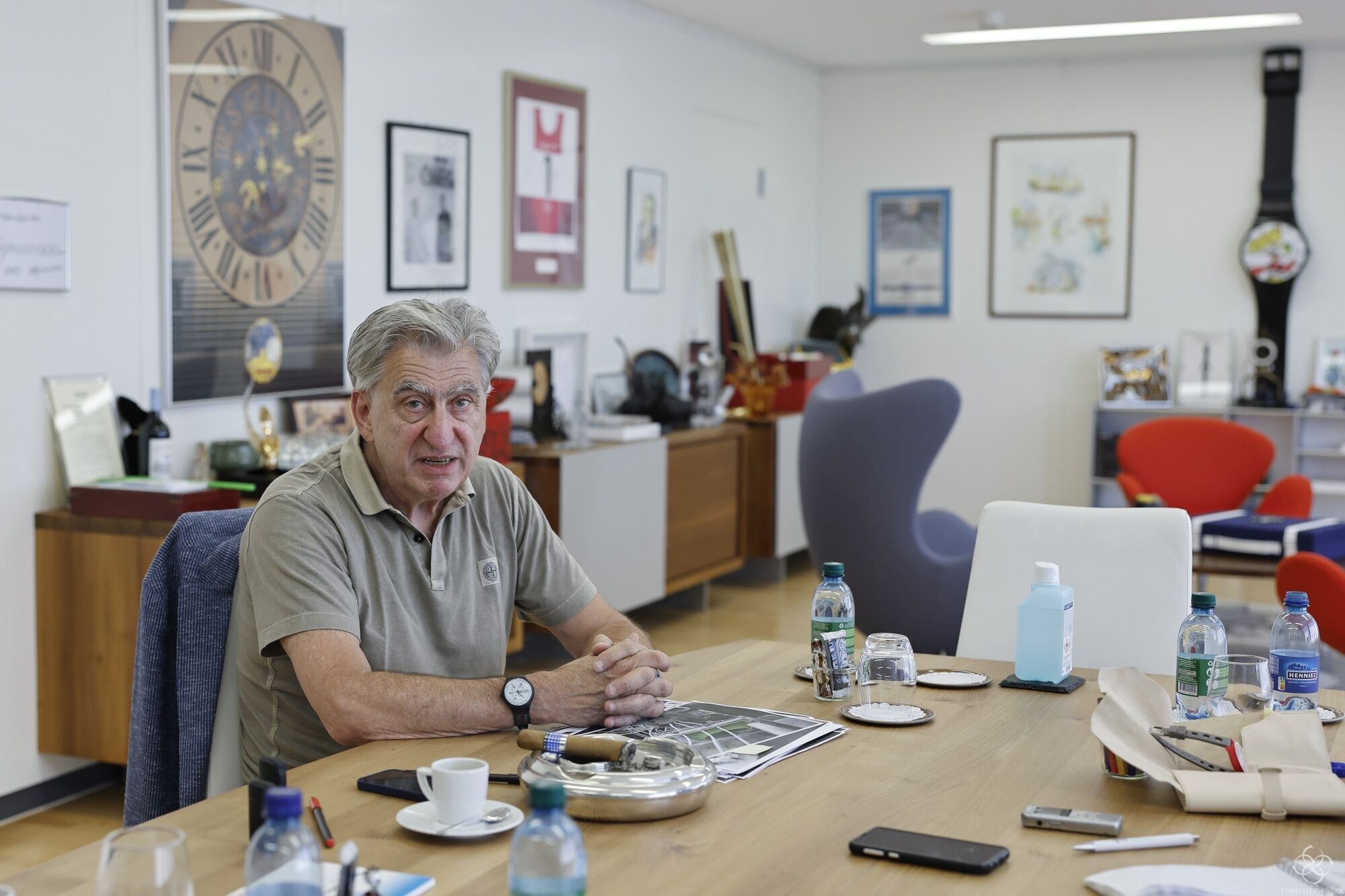 斯沃琪集团CEO小海耶克怒怼小股东